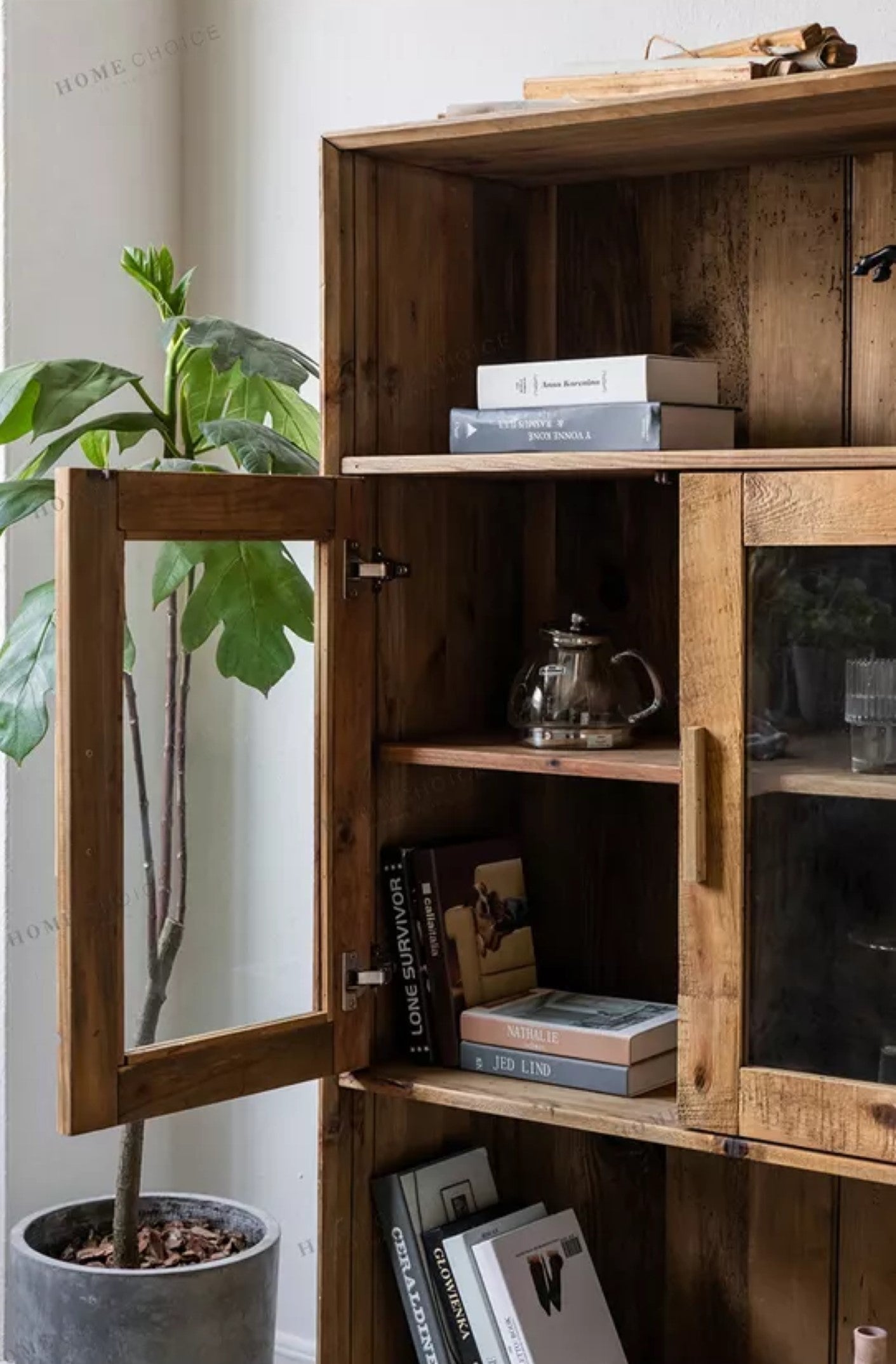 Meuble de rangement en bois récupéré avec portes en verre