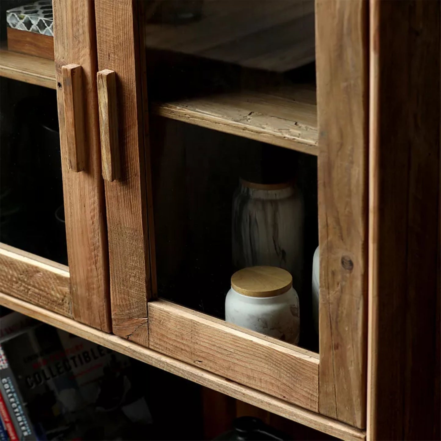 Meuble de rangement en bois récupéré avec portes en verre