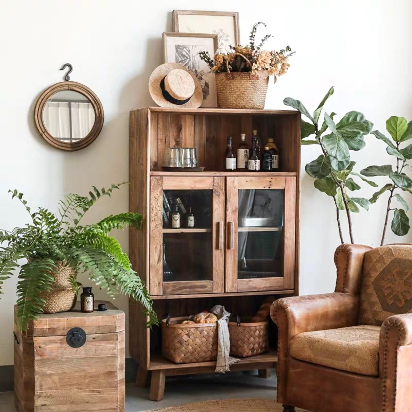 Meuble de rangement en bois récupéré avec portes en verre