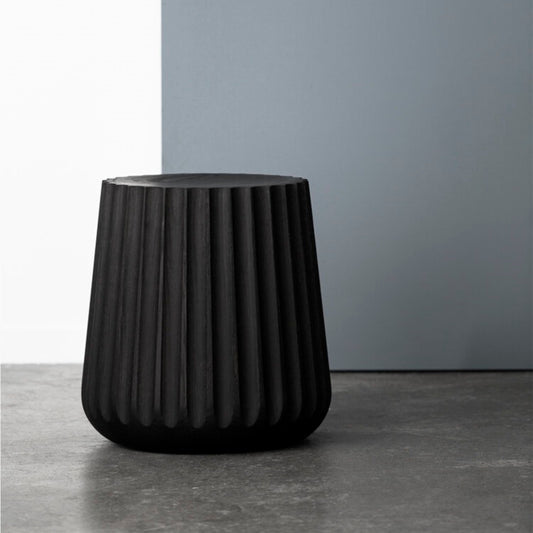 "Tabouret en bois cannelé, naturel, diamètre 22 pouces"