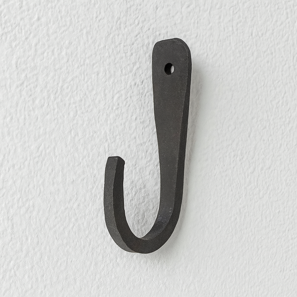 Crochet plat forgé à la main, crochet mural rustique pour intérieur et extérieur, noir