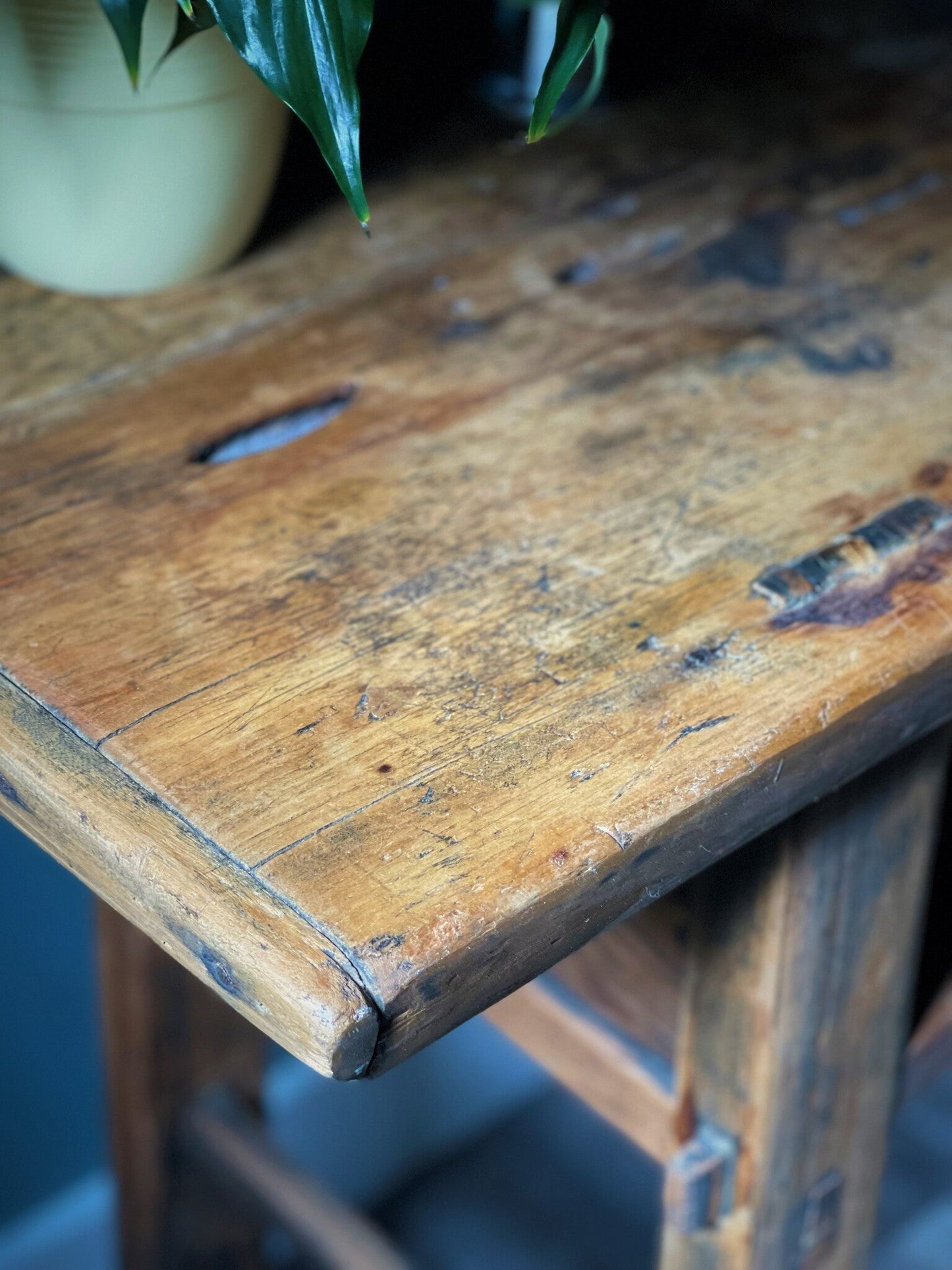 Table console vintage longue maigre * La forme et la taille peuvent varier *