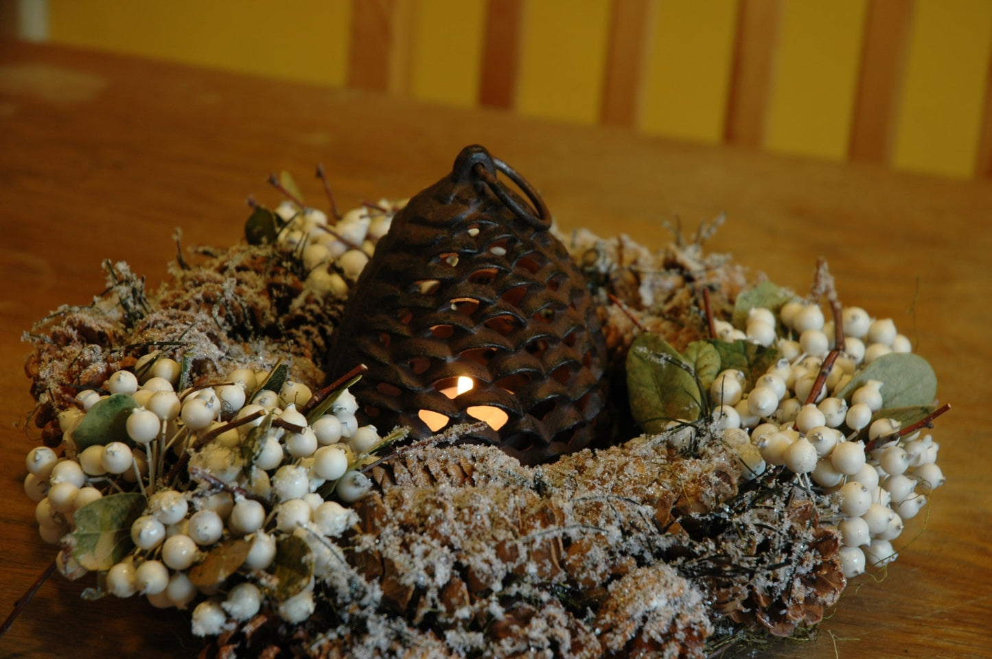 Pinecone Lantern S