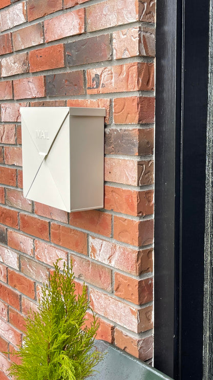 Chicago Mailbox, Off White