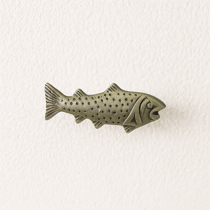 Fini antique de bouton de poisson