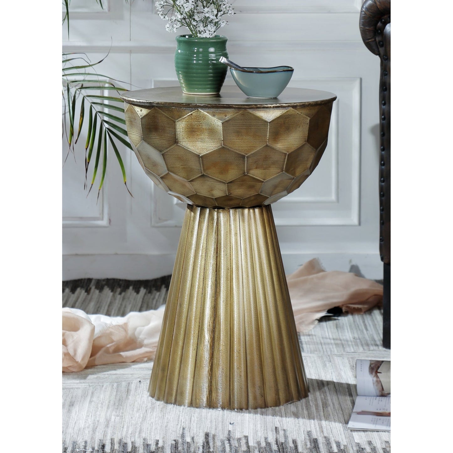 Table d'appoint ronde frottée à la main, finition laiton antique