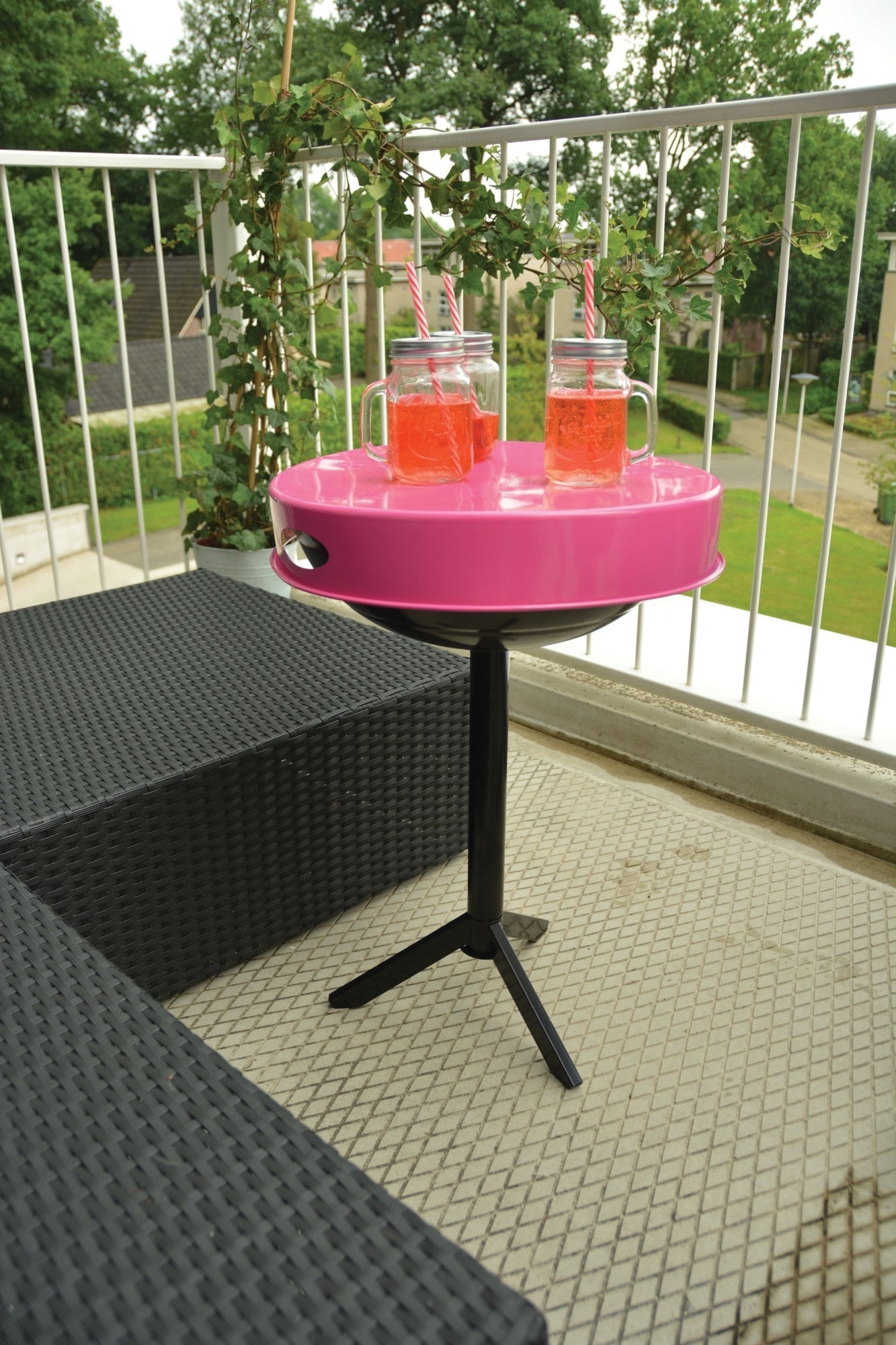 Table Barbecue Rose. Carbone, 50 % de réduction